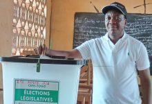 Le vote pour les élections législatives et régionales se poursuit ce lundi sur toute l’étendue du territoire togolais. Dans la préfecture de Zio, la tête de liste d'UNIR aux législatives, Kodjo Adedze a voté à l’EPC Kovié