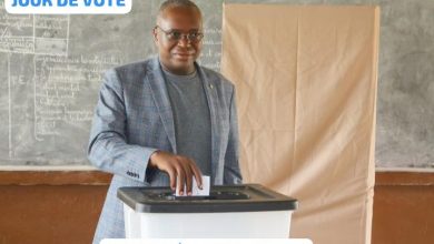 Les Togolais ont voté lundi pour élire de nouveaux députés et des conseillers régionaux. Ceci à l’occasion des élections législatives et régionales. Séna Fombo, candidat d'UNIR aux législatives dans la préfecture de l’Ogou a voté à l'EPP Centrale de Datcha
