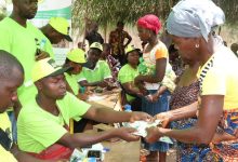Au Togo, des transferts monétaires trimestriels sont faits aux ménages les plus défavorisés dans le cadre du projet de Filets sociaux et services de base (FSB)