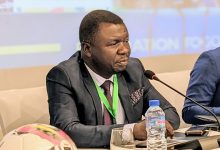 Depuis le 15 juillet, l’ex-international togolais, Nibombe Dare est devenu le nouveau sélectionneur des Eperviers du Togo. Après sa nomination, le débat se pose sur son salaire et la composition de son staff technique. Face à ces préoccupations, l’un des vice-présidents de la FTF a donné des éclairages